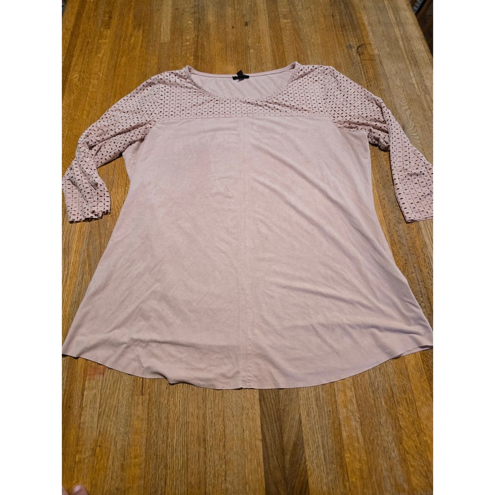 Hannah Women Medium Blush Pink Faux Suede Laser Cut Eyelet 3/4 Sleeve Top Tunic